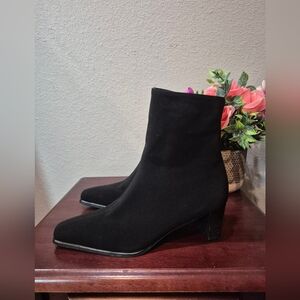 Stuart Weitznar Black Womens Boots In Size 7, Excellent Condition